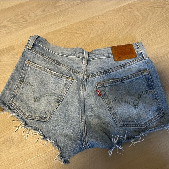 Levis 501 medium wash jean shorts - Picture 2 of 2